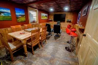 The Flying Squirrel Lodge--Luxury Lodge Near Raystown Lake and Penn State - 4-Star