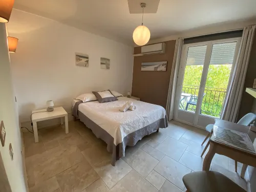 Hotel Carina-Très Grande Piscine-Local à Vélo