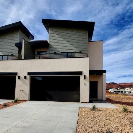 Beautiful New Kanab home with private hot tub!