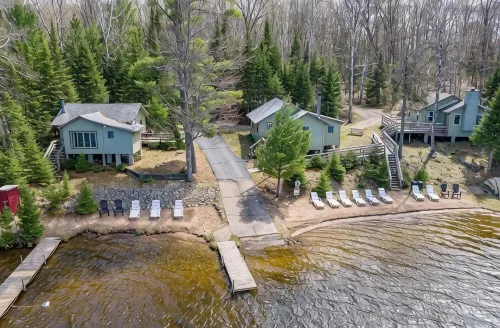 3BR Lakefront Cabin with WiFi & Private Docks - Chalets