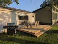Cozy 3-bedroom cabin just steps from the lake! - Chalets