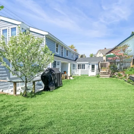 2BR/2BA Harborside Home · Fenced Backyard · Ocean View ·Walk to Rocky Neck+Beach