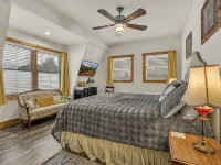 Escape to the Clouds: The Berry Barn Awaits You! Hotele w: Pine Swamp