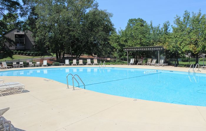 Beautiful, renovated ,clean 2BD,2BA condo in Pinehurst, Pool, Wifi , Cable etc