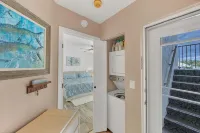 Manatee Harbor: Marina, Heated Pool-Spa, Island Ferry with Private Beach Access!