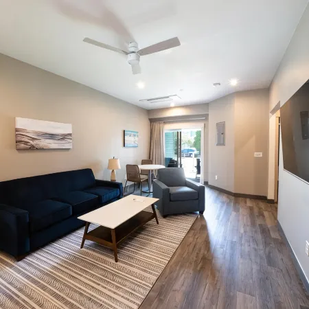 Long Beach Suites