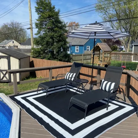 Hot tub/pool/firepit/ 3 bedroom Home center of town 2 Livingroom's sleeps 12