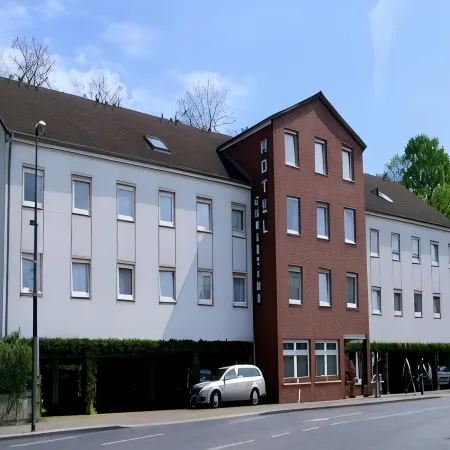 Hotel Christina Отели рядом с достопримечательностью «Станция метро Euskirchener Straße»