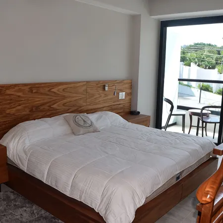 Beautiful Beach front Condo with pool and Espectacular ocean views