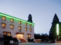 Logis Hôtel Restaurant les Cèdres - Pools