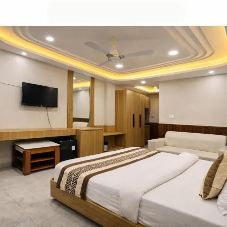 Hotel Shree Sadhna - Vrindavan Chhatikara Road