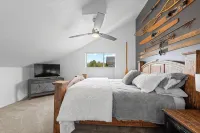 Ponderosa Pines Retreat, featuring 3 Beds and 3 Baths with Privacy
