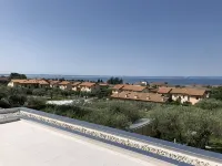 APARTMENT INSIDE A VILLA, LARGE GARDEN WITH LAKE AND POOL VIEW - 2 星級