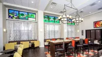 希爾頓歡朋套房飯店-弗多斯塔會議中心 - 早餐