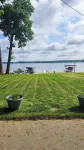 Lake George cottage with large lakefront lawn - 3 tähden