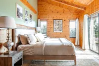 New Listing Near Yosemite Park, King Bed, Hot Tub, BBQ, Firepit & Mountain Views - con vistas a la montaña
