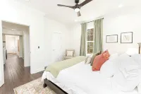 UA & River Run Park - Walk to Dining - 2 King Suites - Fire Pit - Wifi