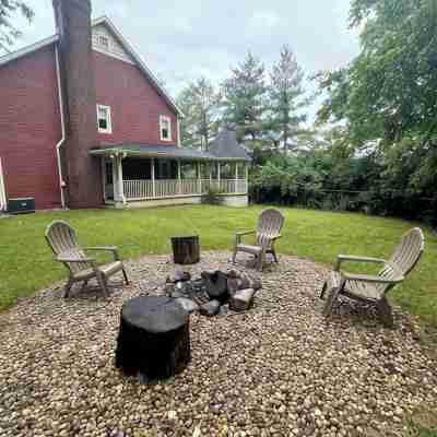 Southern Indy Farmhouse ~ 4-beds, Game Room, Hot Tub, & Pet Friendly Hotel Exterior