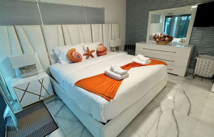 Amazing Home w/ Heated Pool 8 mins to the Beach!