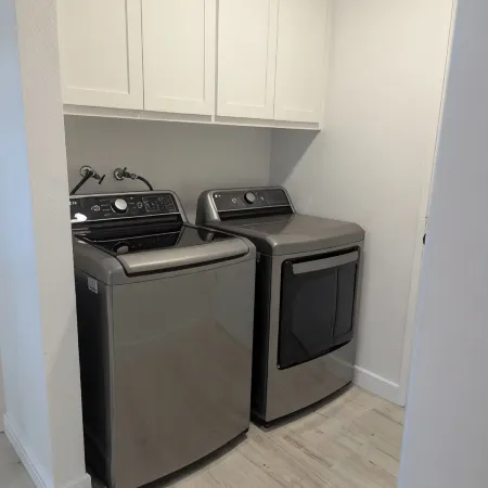 Spacious 6-bedroom house in marvelous Clovis with WiFi, AC