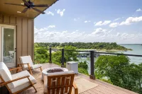 3800sf Lake Front Home, Hot Tub, Next to Boat Ramp and Park, Centrally Located! - 4-Star