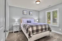 Bend Treehouse • Game Room • Hot Tub • Sleeps 15