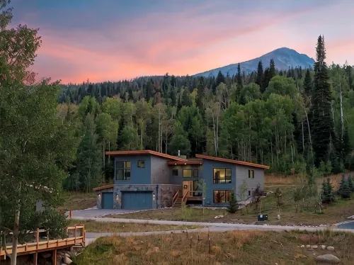 Luxury 5Br on Nat'l Forest: Private Lake, Pool & Hot Tub, Ski Keystone & Breck