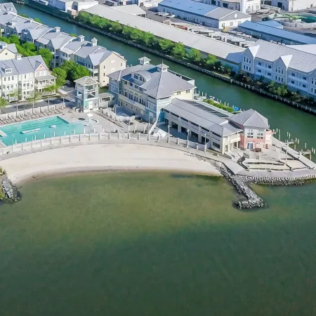 Sunset Island Luxury Retreat – Free Linen Package