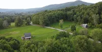 Charming  Farmhouse-60 Acres w/ Trails Firepits  Creek Close to Dolly and Canaan - 무료 와이파이