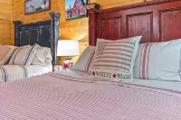 The Patriot Cabin Close to the Buffalo National Park and River! Sleeps 4!