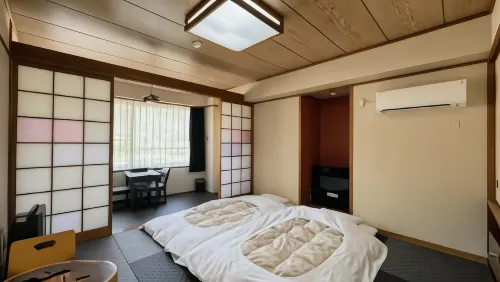 Yufuin Akarinoyado - parking