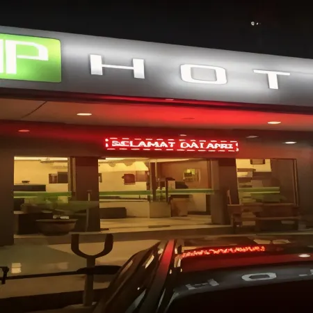 JP Hotel Jalan Stadium Отели рядом с достопримечательностью «Музей «Румах Мердека»»