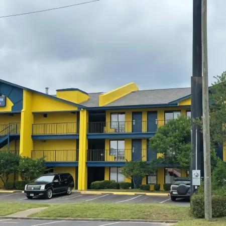 Days Inn & Suites by Wyndham Mobile