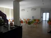 Top Hotel Manado by Gran Puri - Aamiainen