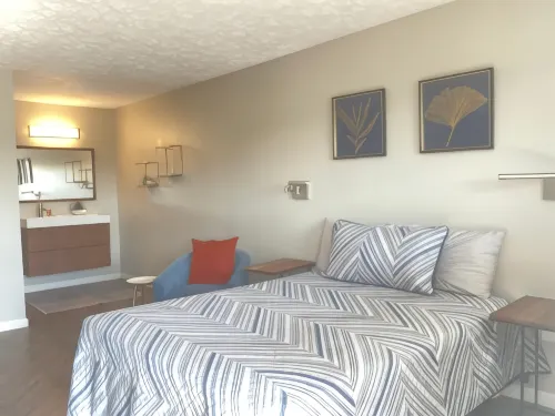 Hotel Lake Anna - Homestays