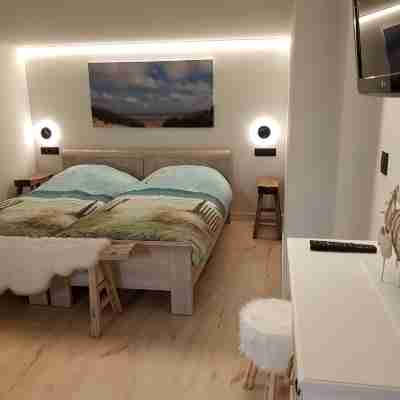 New apartment with garden, terrace, free parking in Duinbergen by the sea Rooms
