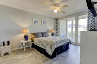 From your condo to the beach in seconds!! - Homestays