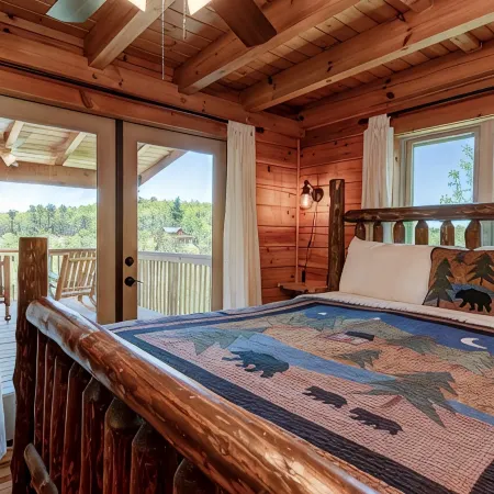 Log Home with Amazing Views of MT. Mitchell/Fireplace /Hot Tub/Pet Friendly