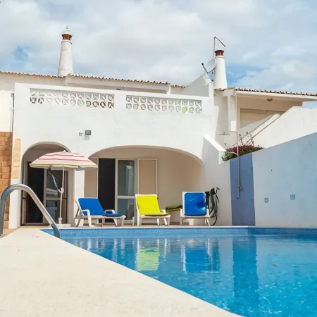 Super family villa has Wi Fi, private pool, walk to village & beach!