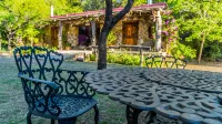 Araoz de Lamadrid Wine Lodge - parking