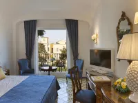 Grand Hotel la Favorita Отели рядом с достопримечательностью «Пляж Леонеллис»