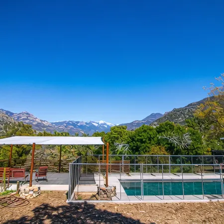 Alta Peak Penzion~Private EV Outlet, Outdoor Pool; Close to SNP entry