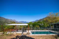 Alta Peak Penzion~Private EV Outlet, Outdoor Pool; Close to SNP entry - 3 estrellas