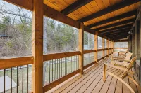 Cozy Hiker’s Retreat with Relaxing Hot Tub. - 3-Star