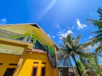 Penginapan AA Bungsu 1 Syariah Ciletuh Hotels in Ciwaru