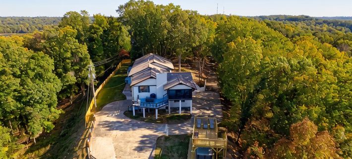 Lake Front Mountain View w/ 6 King beds Hotels in Hall County