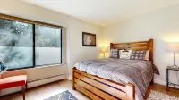 Deluxe remodeled 2 Bedrooms, Loft, 3 Bathrooms Condo close to Eagle - 3 stjerner