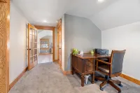 Stay in this beautiful 1905 Craftsman Bungalow. - Homestay