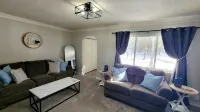 Updated Higgins Cottage w/ AC - Walking Distance to Higgins & Boat Parking - Wifi