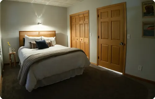 100 N Third • Cozy Downtown Apartment • Pet friendly! - Condos